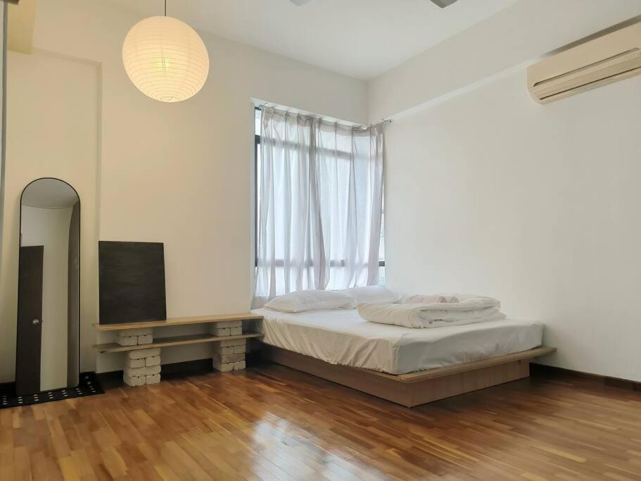 Spacious 4br Near Klcc - Travel With Mrt