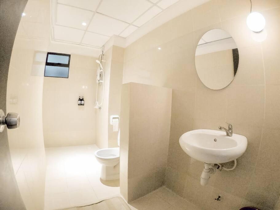 Pangsapuri Spacious 4br Near Klcc - Travel With Mrt *