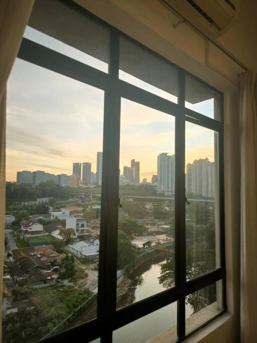 Spacious 4br Near Klcc - Travel With Mrt Kuala Lumpur