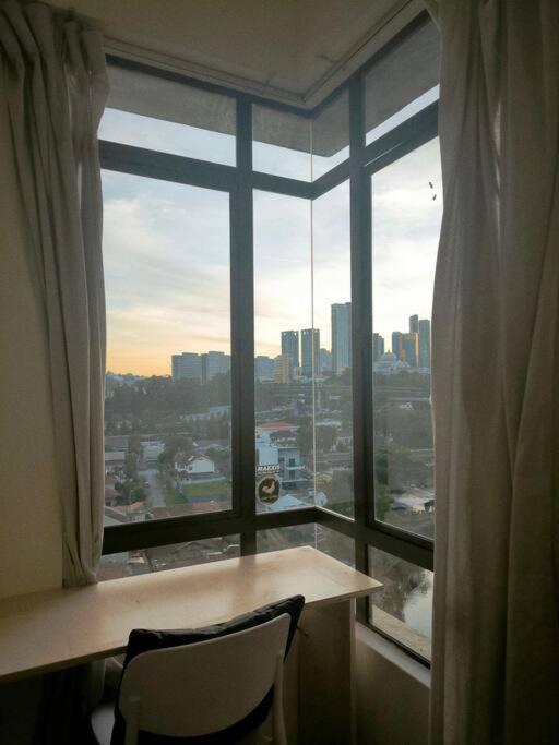 Pangsapuri Spacious 4br Near Klcc - Travel With Mrt Kuala Lumpur