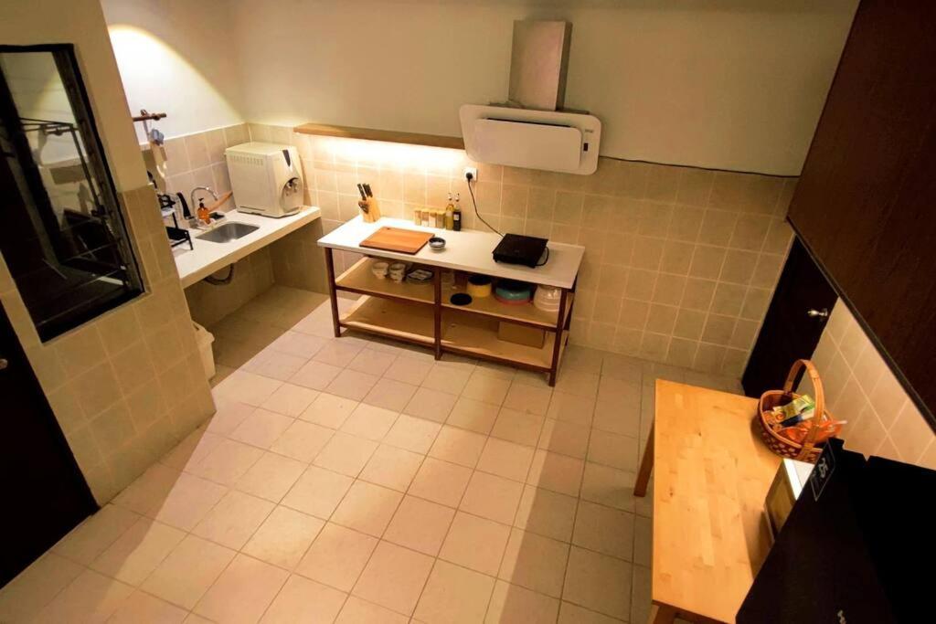 Spacious 4br Near Klcc - Travel With Mrt Pangsapuri Kuala Lumpur